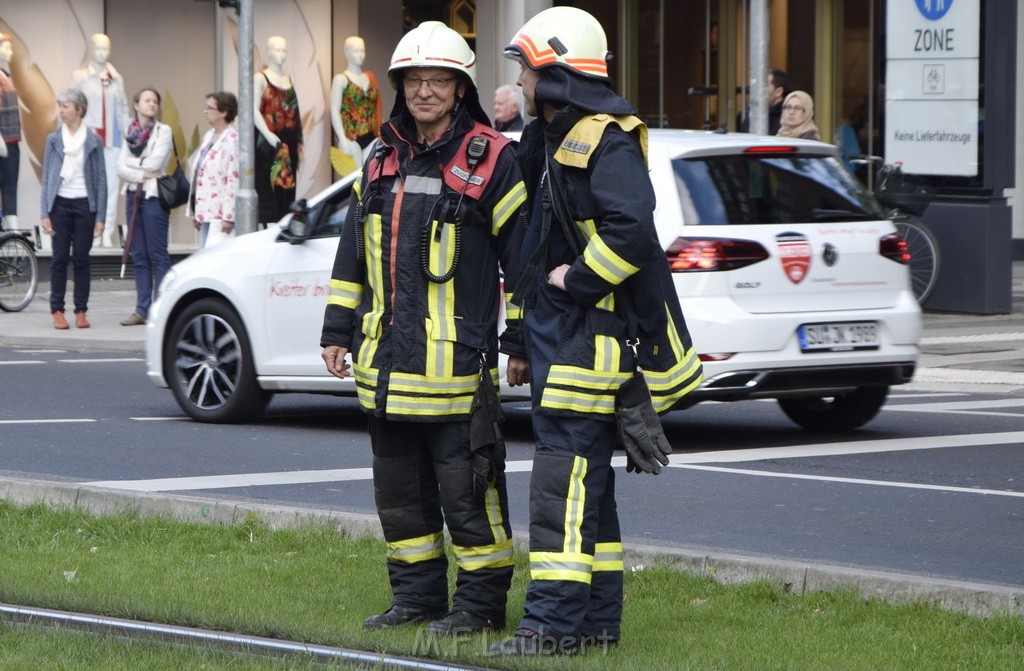 VU PKW Strab Koeln Mitte Caecilienstr Hohe Str P73.JPG - Miklos Laubert